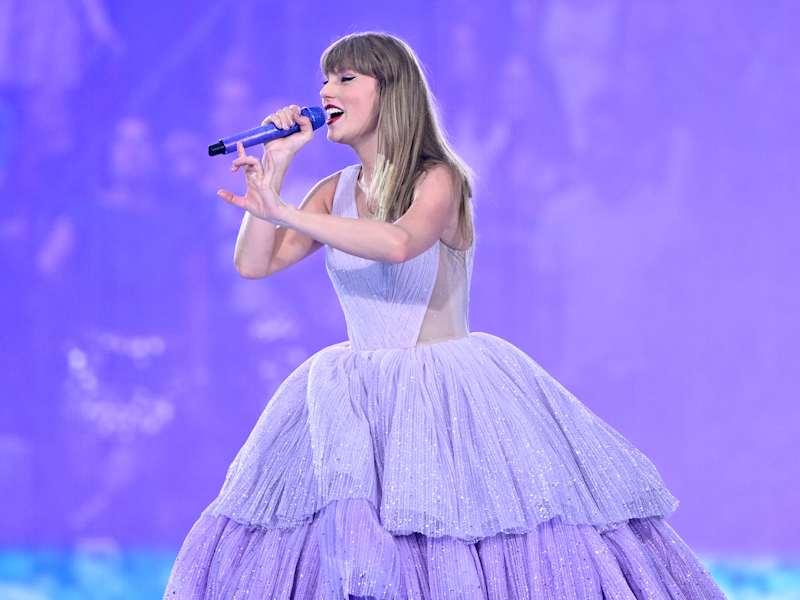 Estar de gris es lo más elegante que puedes hacer en 2026: estos son los modos más chic que están usando las celebridades