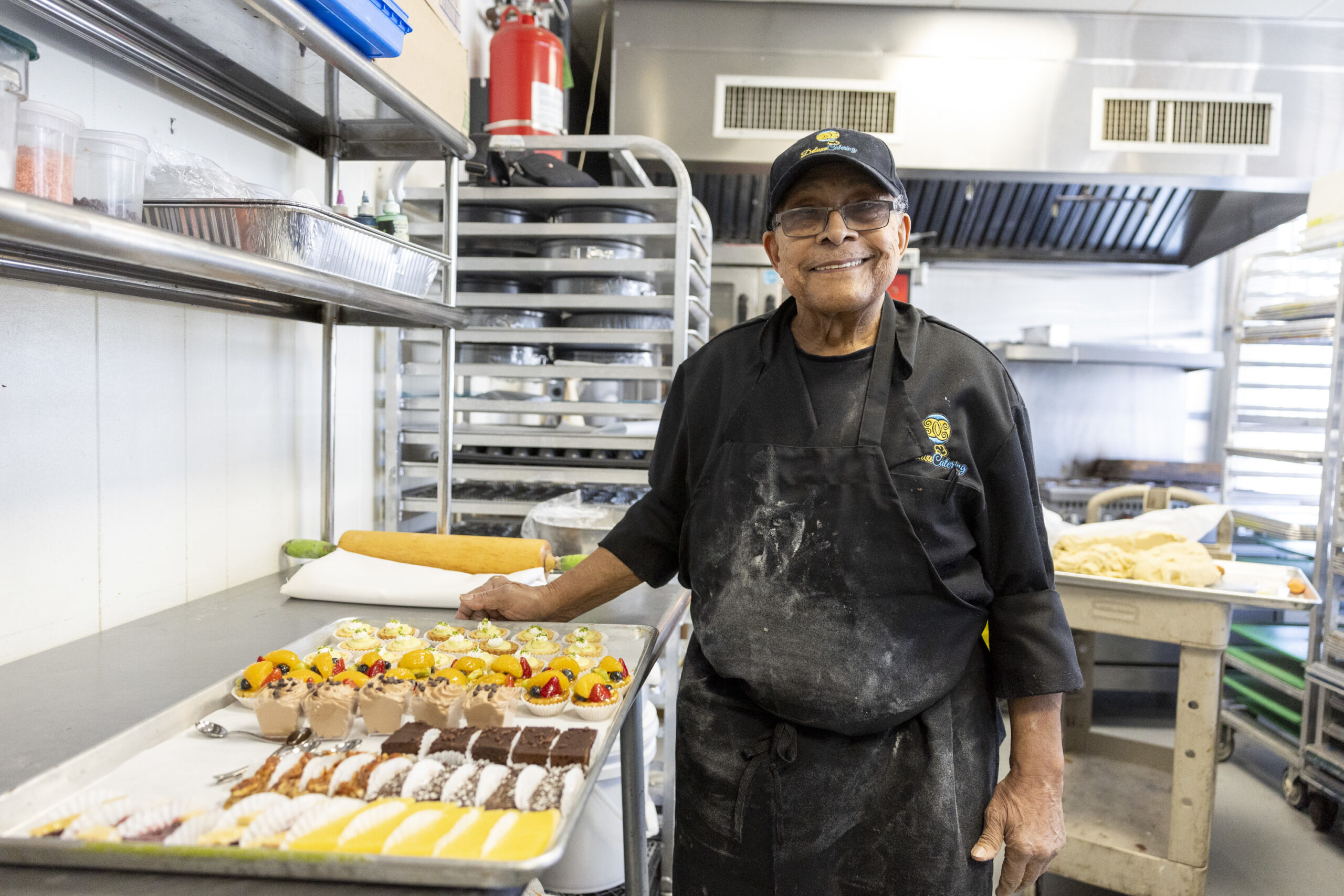Alguien me robó mi mochila con mis llaves de teléfono y ambos nuestros carteras, y ahora estoy devastado porque toda mi vida estaba en ella.