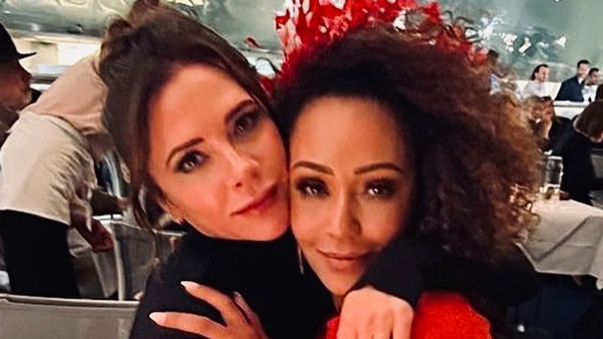 Cómo un hombre provocó la rivalidad tumultuosa entre Elizabeth Taylor y Debbie Reynolds