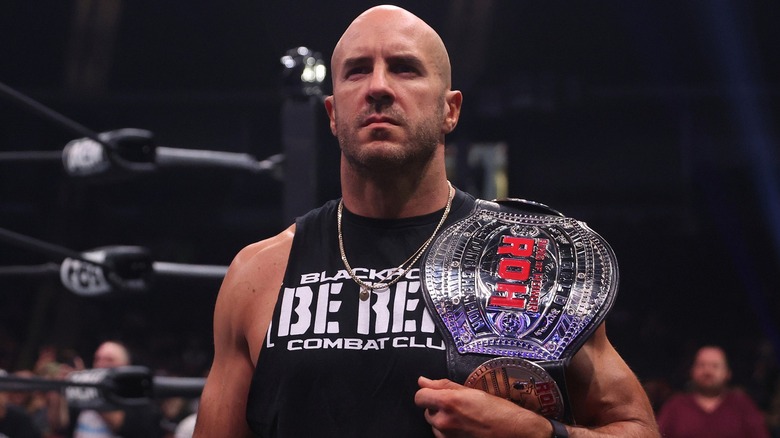 Yerin Ha de Bridgerton utiliza esta base sin peso de una marca usada por Hailey Bieber para obtener un rostro con brillo