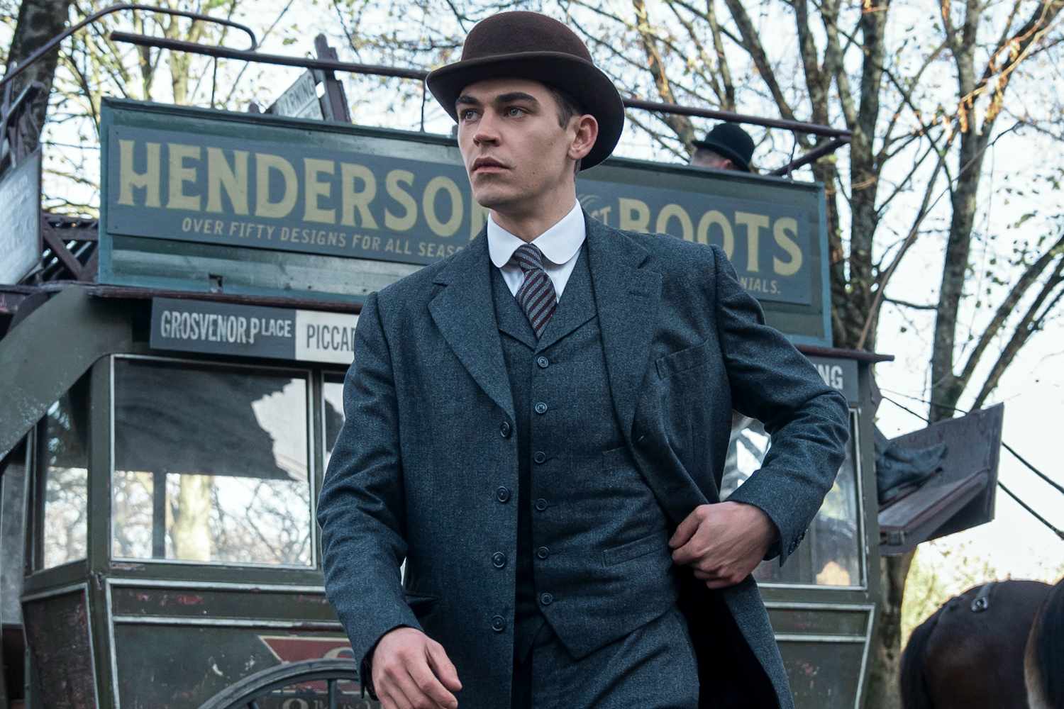 Connor Storrie muestra su cuerpo definido en una fotografía audaz para VMAN