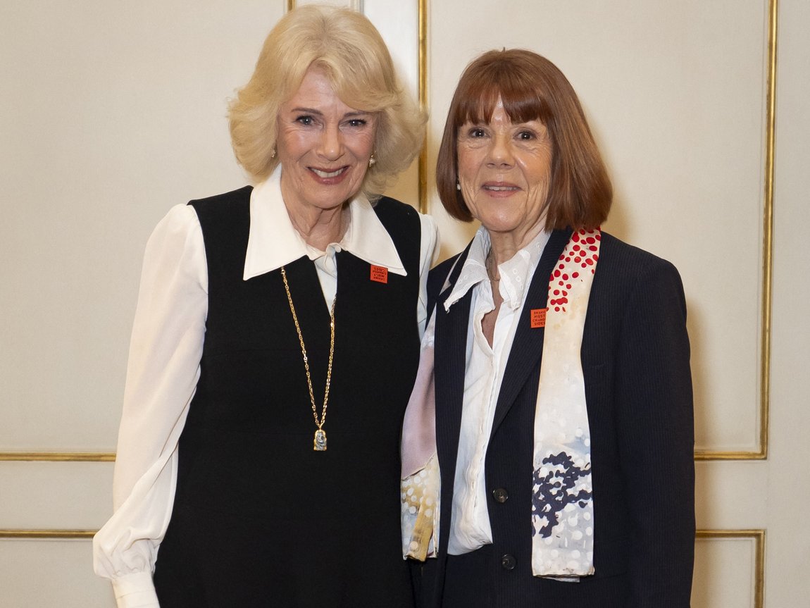 Mujer, 21, casi pierde su dedo después de que un hábito de morderse las uñas de la infancia lleve a una infección grave (exclusivo)