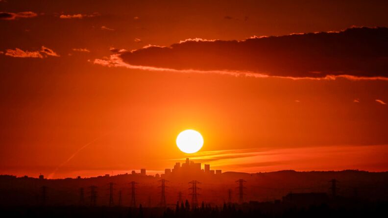 Blake Lively y Ryan Reynolds se besan apasionadamente mientras huyen de Hollywood en medio de un drama legal