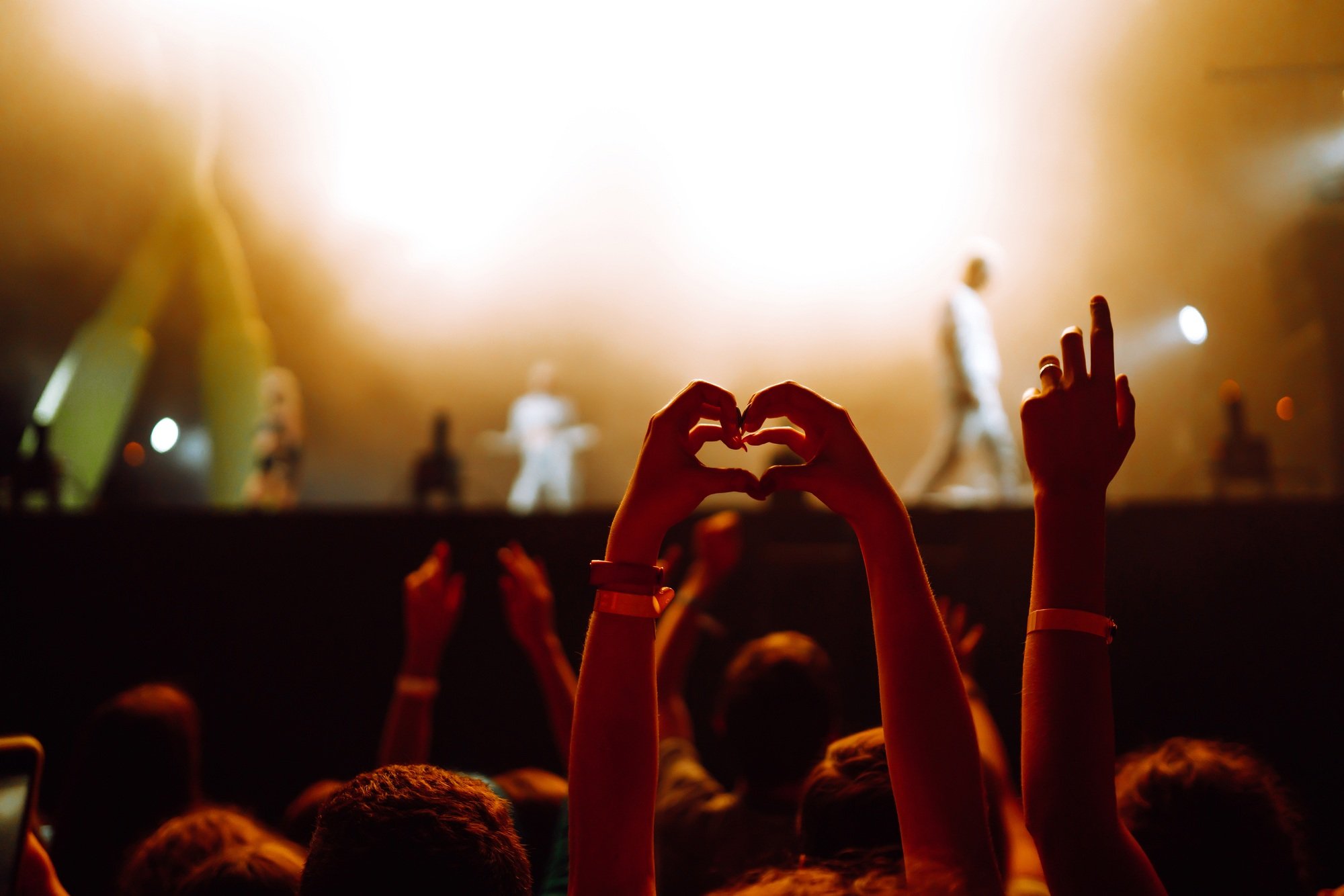 Mira: Caitlin Clark roba la escena con una colaboración emocionante con Samuel L. Jackson y Magic Johnson