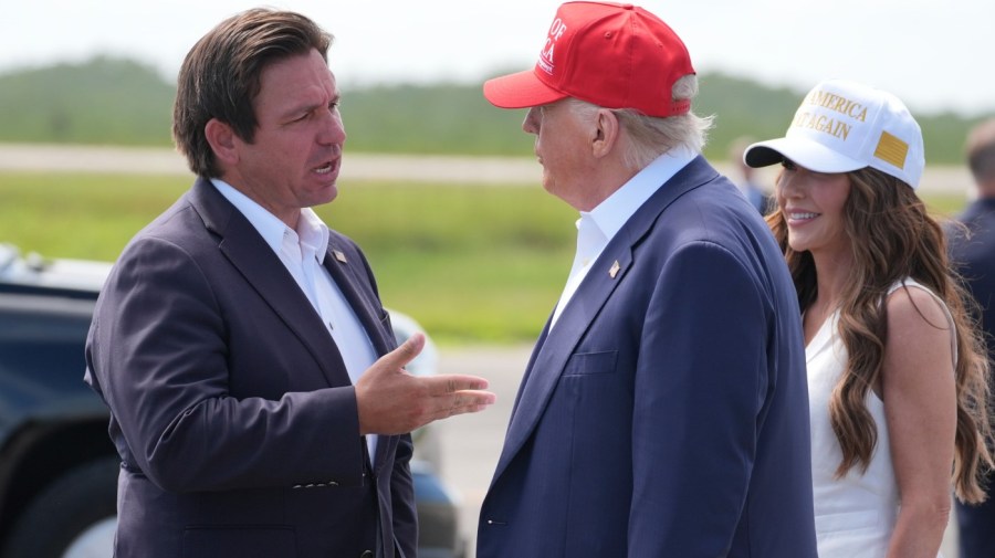 DeSantis sanciona projeto de lei para renomear o aeroporto de Palm Beach em homenagem a Trump
